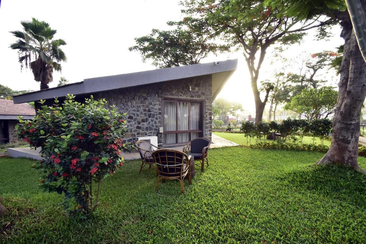 Caves County Resort Mālegaon 외부 사진