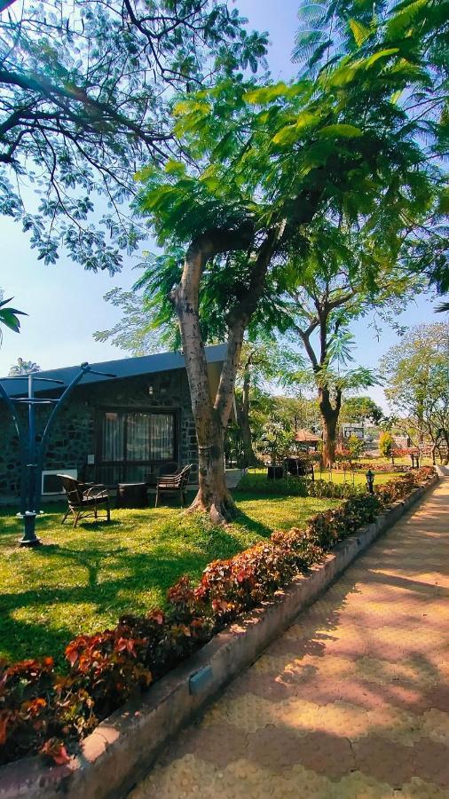 Caves County Resort Mālegaon 외부 사진